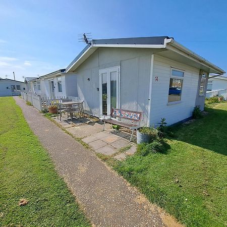 Beside The Sea Chalet, Мейблторп Экстерьер фото